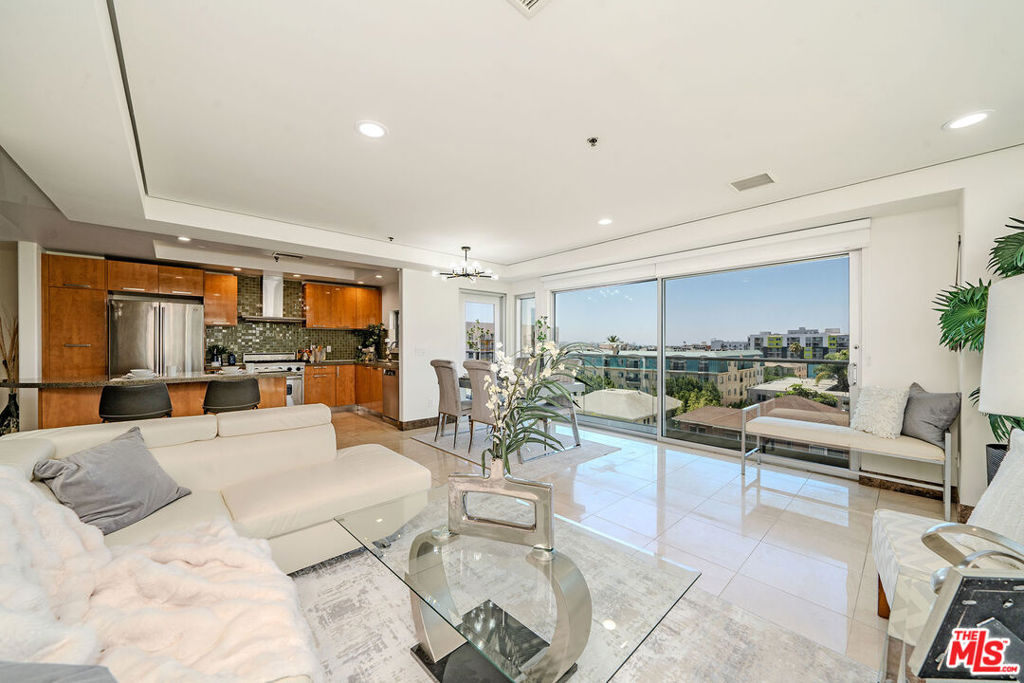 702 S Serrano Avenue 605 Property Photo 4