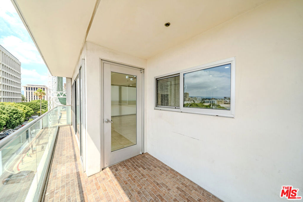702 S Serrano Avenue 605 Property Photo 11