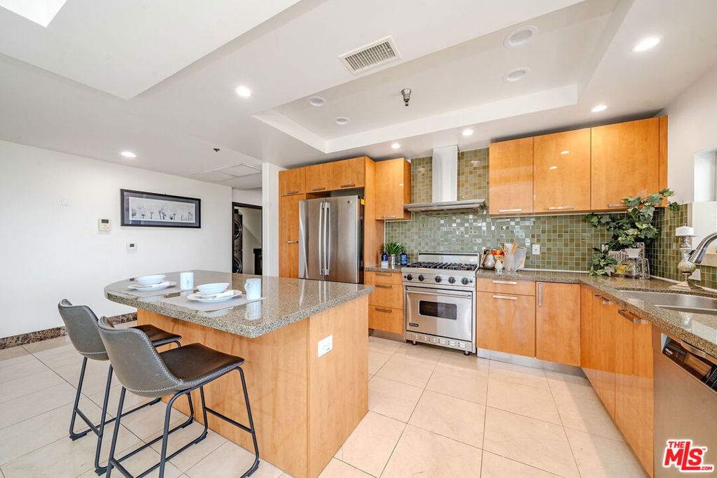 702 S Serrano Avenue 605 Property Photo 13