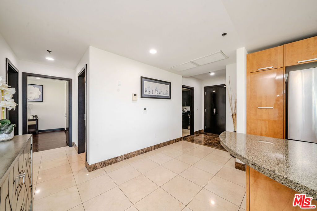 702 S Serrano Avenue 605 Property Photo 15