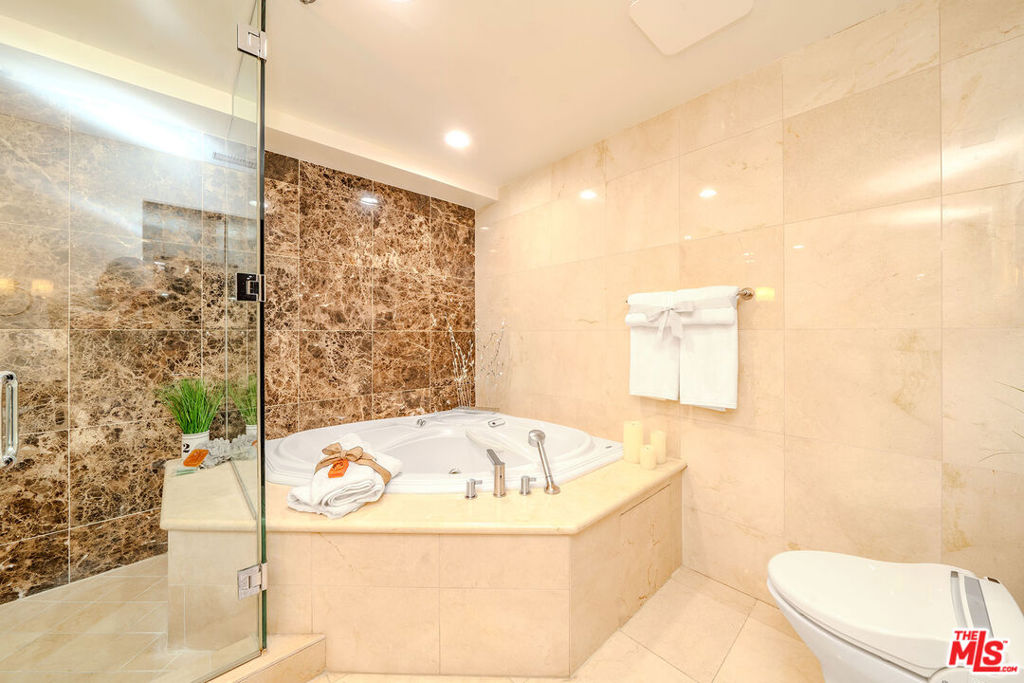 702 S Serrano Avenue 605 Property Photo 20