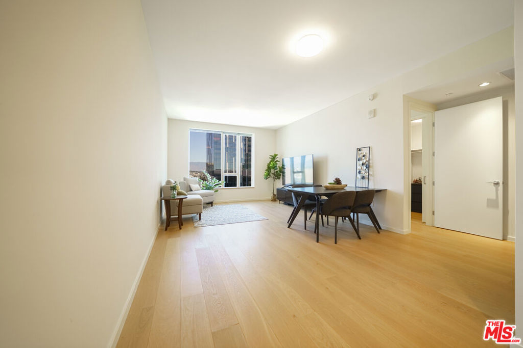 889 Francisco Street 2610 Property Photo 17