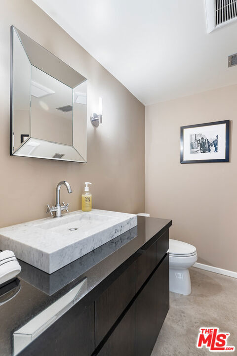 2124 Narcissus Court Property Photo 17