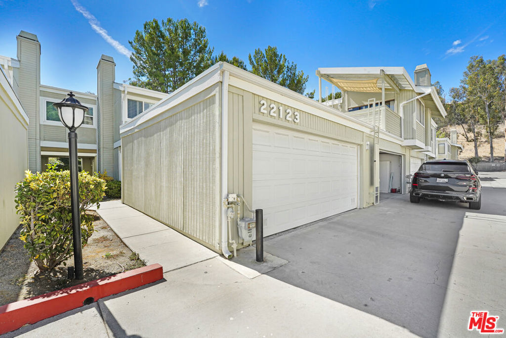 22123 Burbank Boulevard 2 Property Photo 1