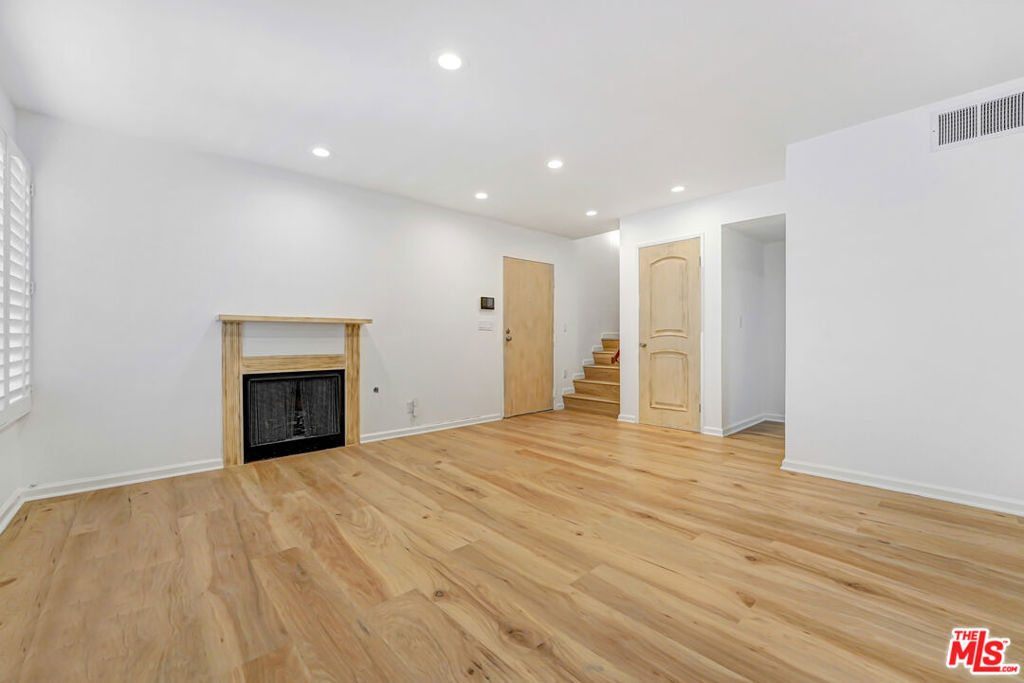 22123 Burbank Boulevard 2 Property Photo 4