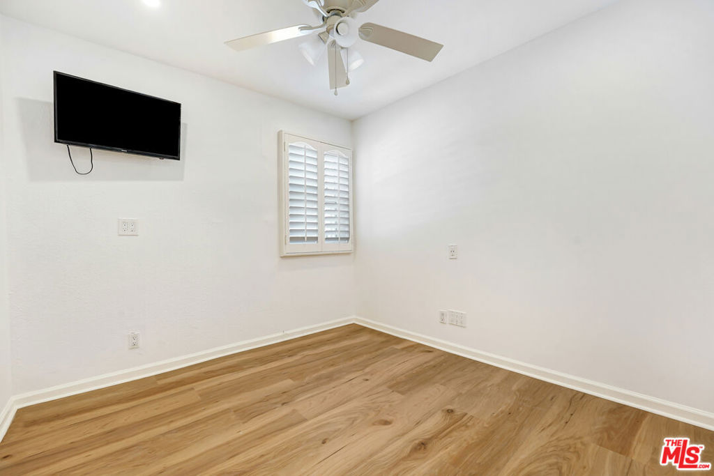 22123 Burbank Boulevard 2 Property Photo 6