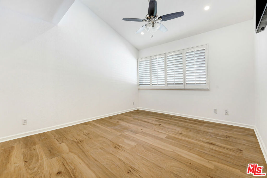 22123 Burbank Boulevard 2 Property Photo 8