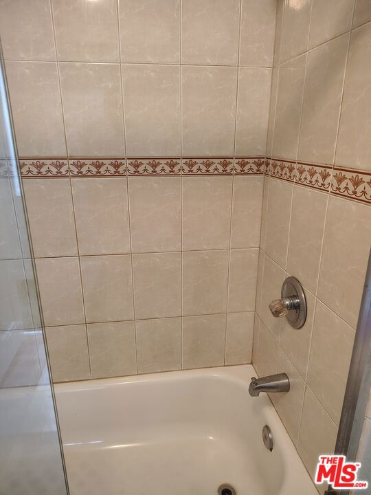 10516 Avalon Boulevard Property Photo 3