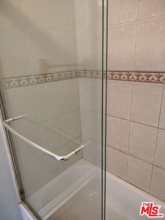 10516 Avalon Boulevard Property Photo 4