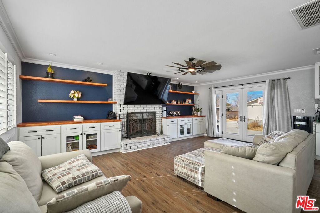 4631 W Avenue M8 Property Photo 9