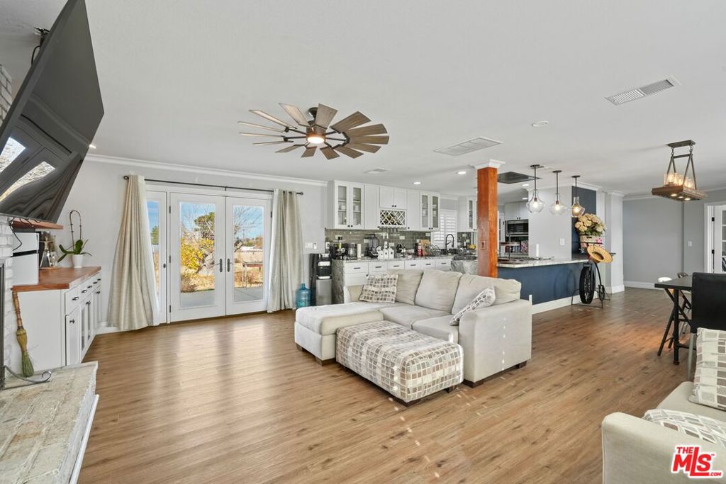 4631 W Avenue M8 Property Photo 10