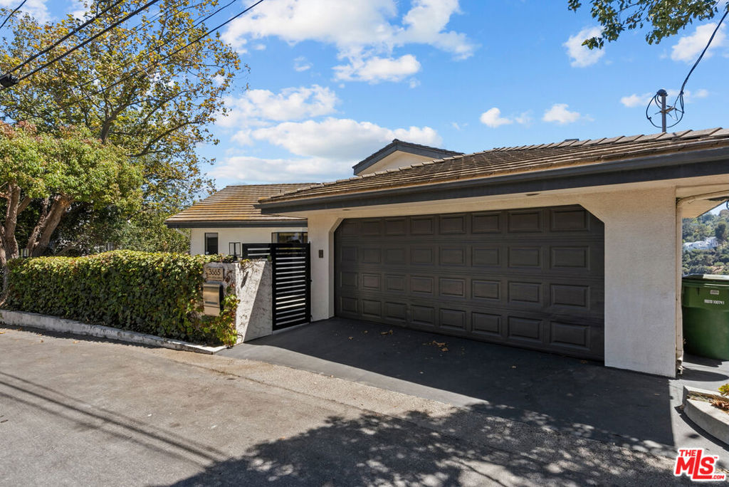 3665 Alta Mesa Drive Property Photo 2
