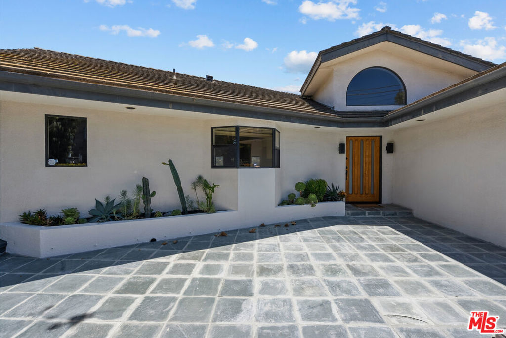 3665 Alta Mesa Drive Property Photo 4