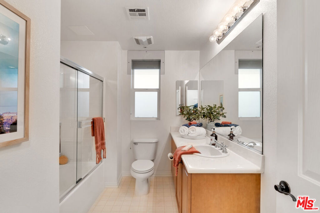 6020 Seabluff Drive 438 Property Photo 7