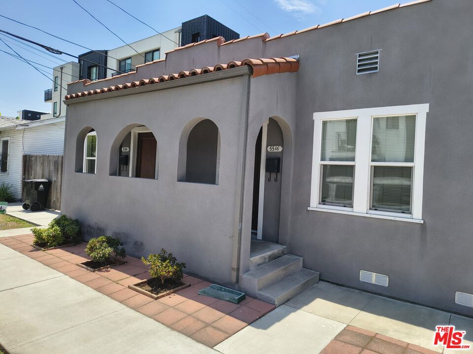 2402 Carmona Avenue Property Photo 5