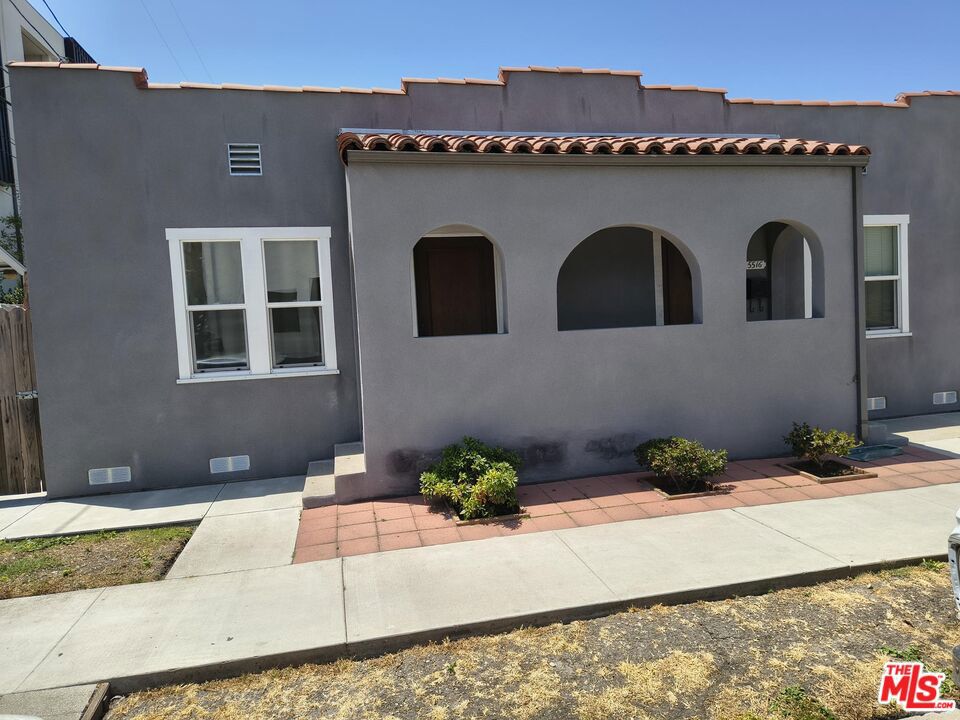 2402 Carmona Avenue Property Photo 6