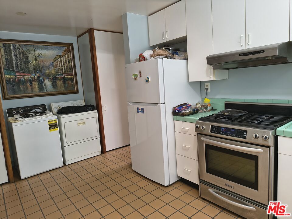 2402 Carmona Avenue Property Photo 10