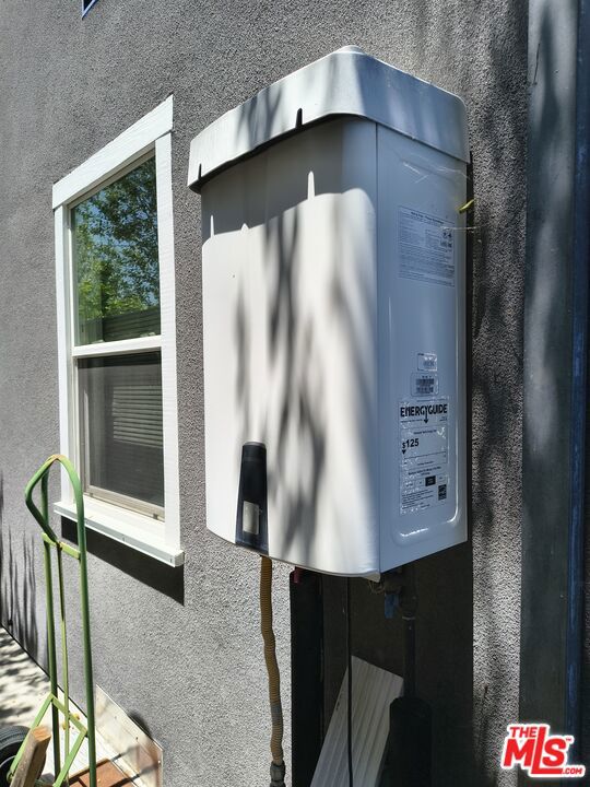 2402 Carmona Avenue Property Photo 12