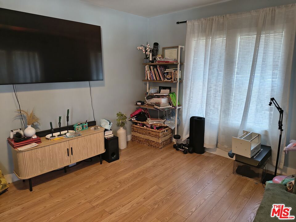 2402 Carmona Avenue Property Photo 13