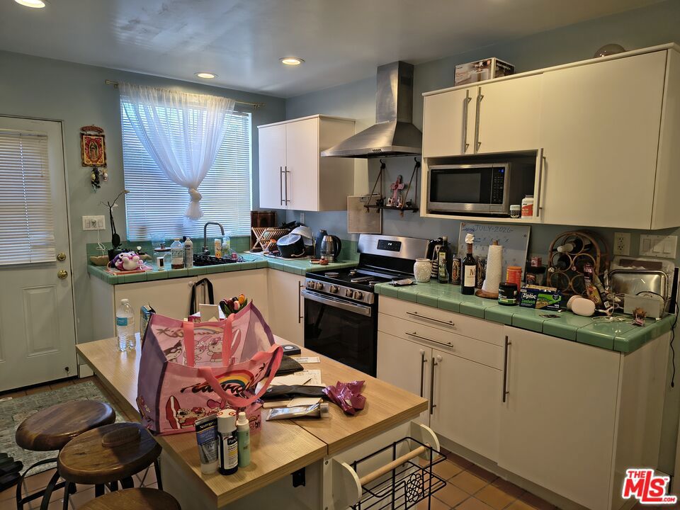 2402 Carmona Avenue Property Photo 15