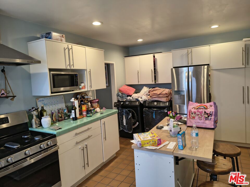 2402 Carmona Avenue Property Photo 16
