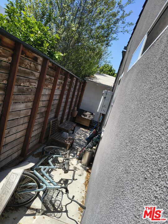 2402 Carmona Avenue Property Photo 17