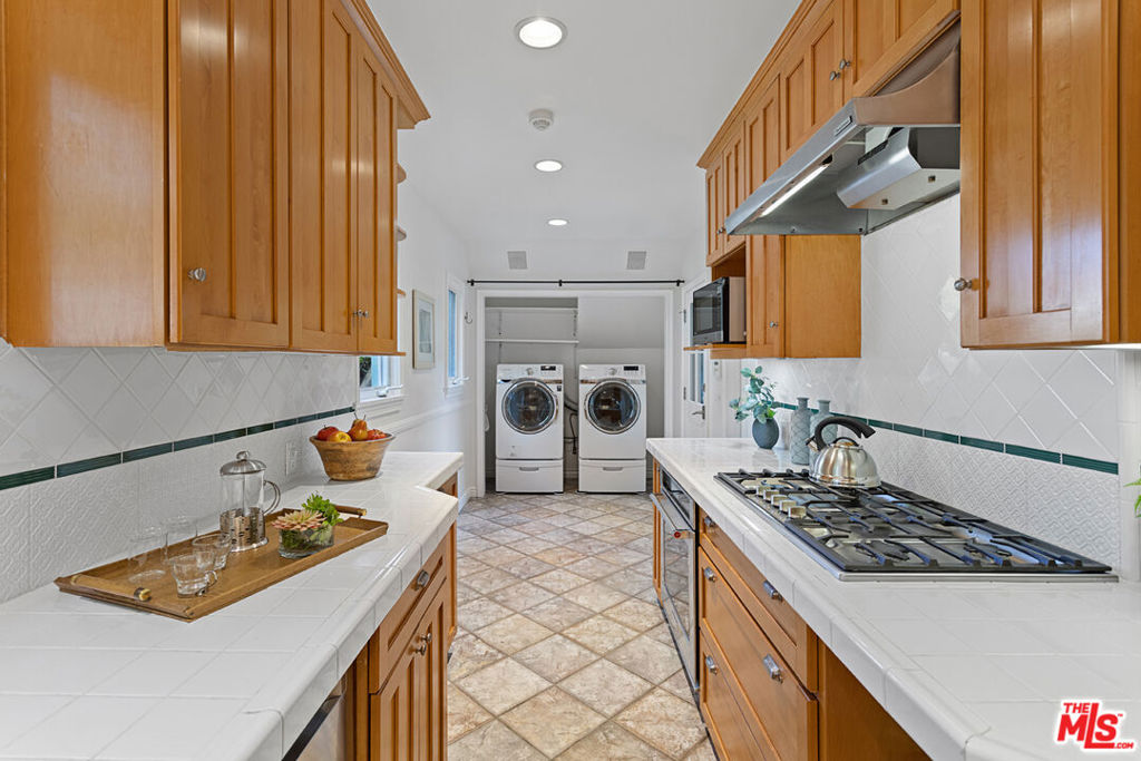 8585 Airdrome Street Property Photo 7