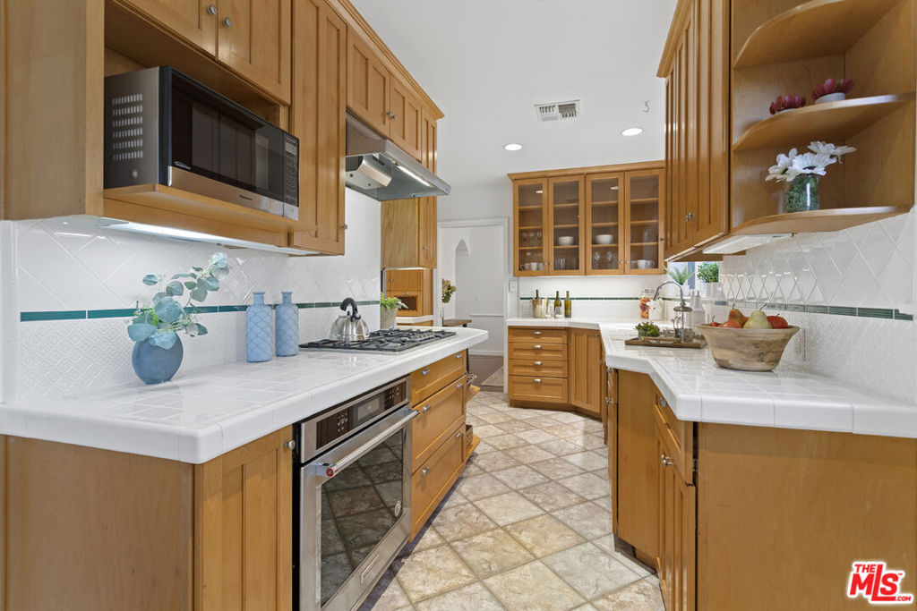 8585 Airdrome Street Property Photo 12
