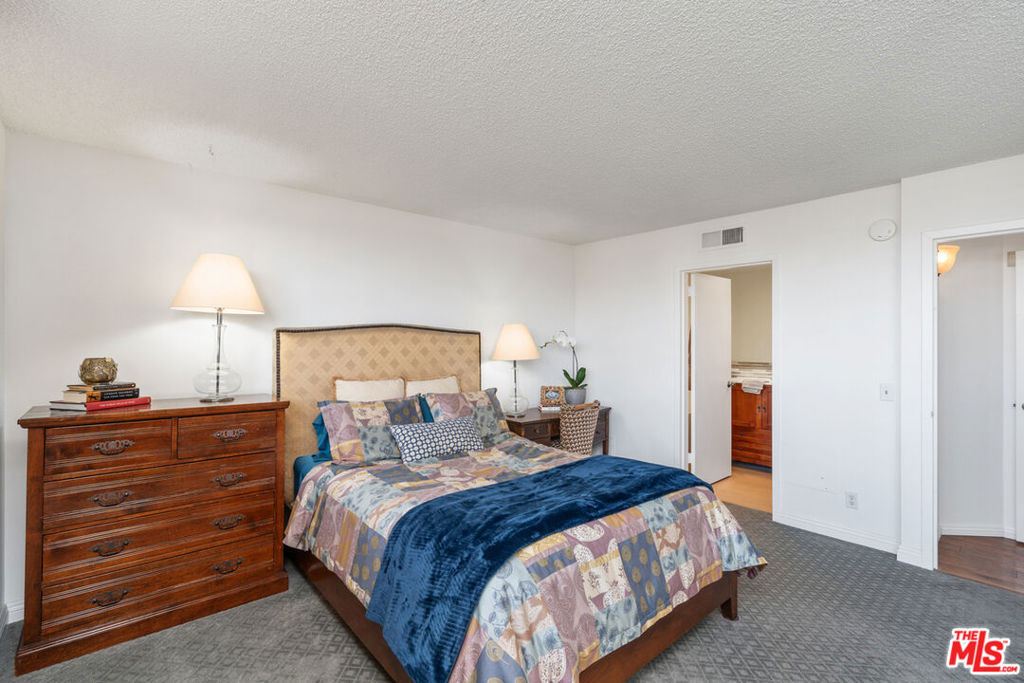 100 S Doheny Drive 503 Property Photo 8