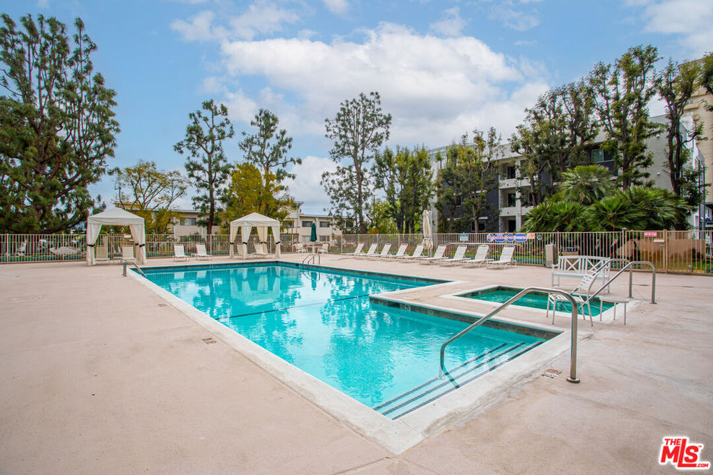 100 S Doheny Drive 503 Property Photo 10