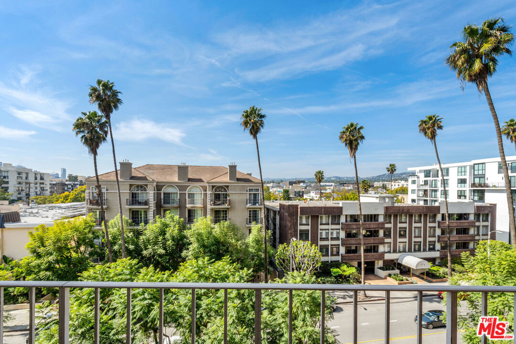 100 S Doheny Drive 503 Property Photo 12