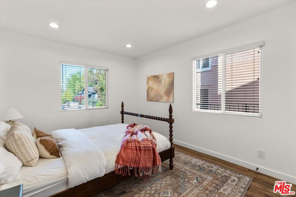 5152 Hartwick Street Property Photo 12