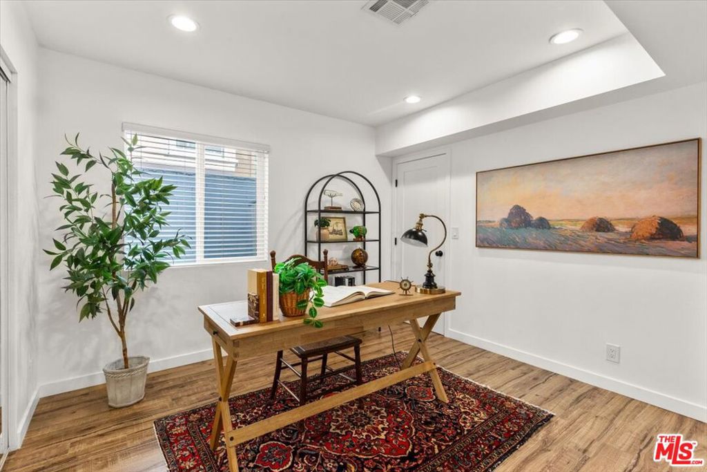 5152 Hartwick Street Property Photo 15
