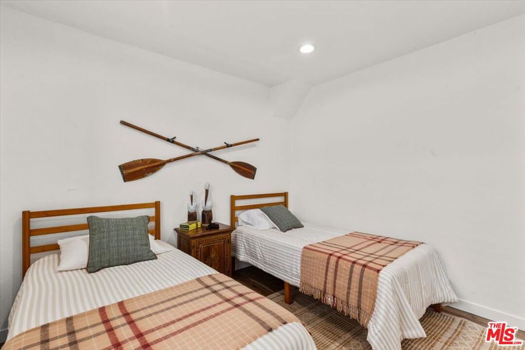 5152 Hartwick Street Property Photo 17
