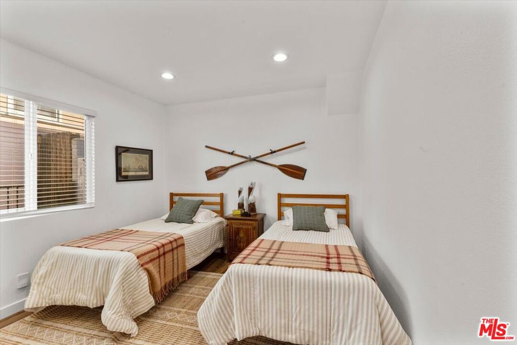 5152 Hartwick Street Property Photo 18