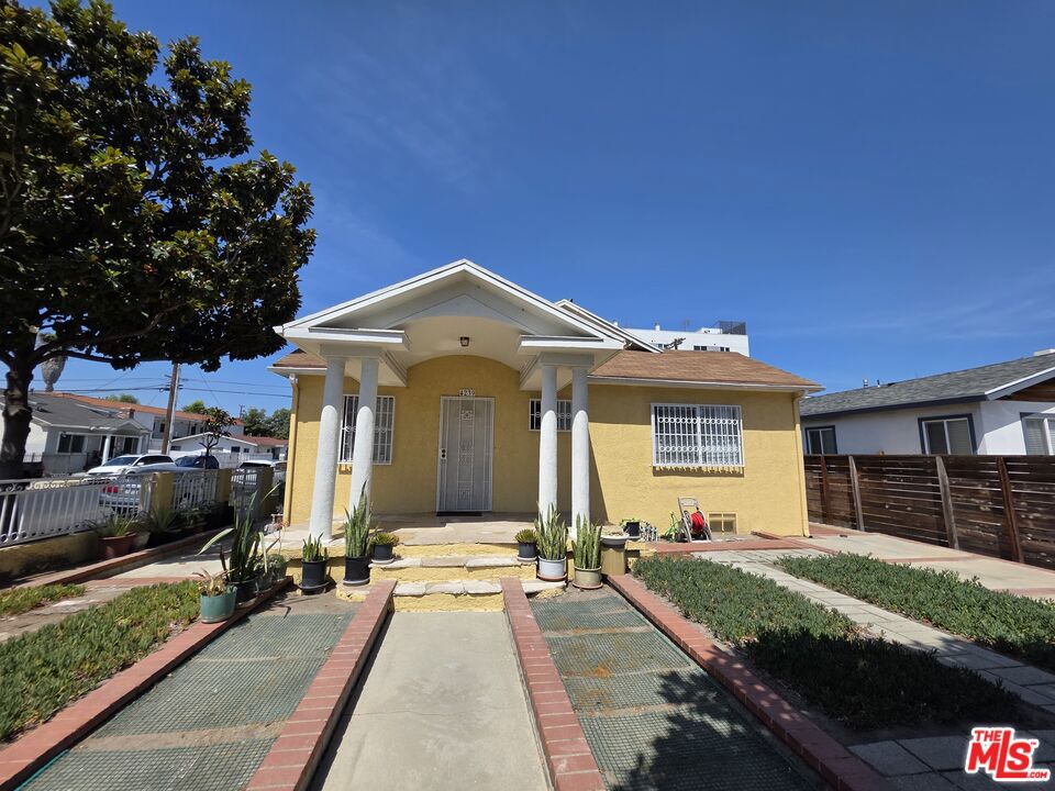 4239 S Hobart Boulevard Property Photo 1