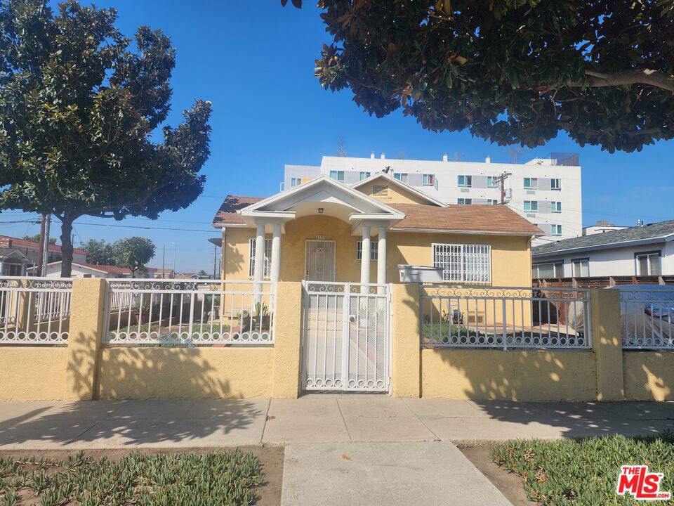 4239 S Hobart Boulevard Property Photo 4