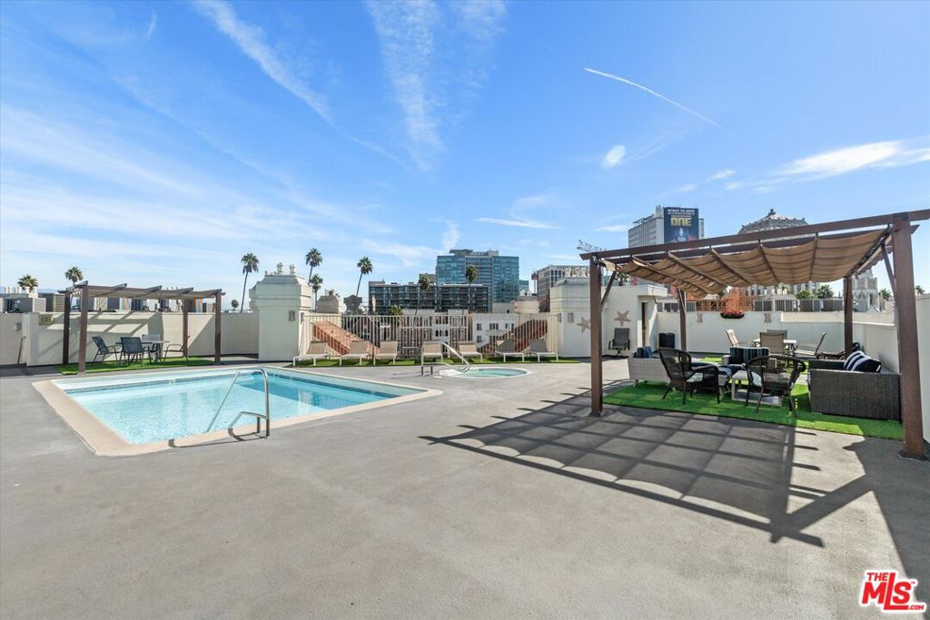 620 S Gramercy Place 327 Property Photo 1