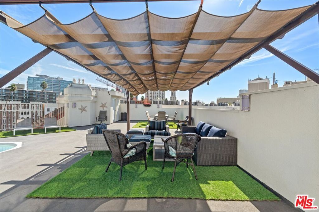 620 S Gramercy Place 327 Property Photo 2