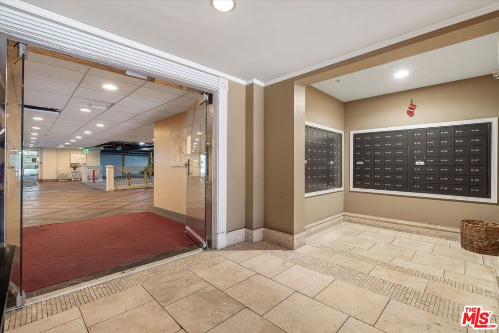 620 S Gramercy Place 327 Property Photo 3