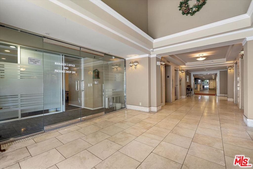 620 S Gramercy Place 327 Property Photo 4