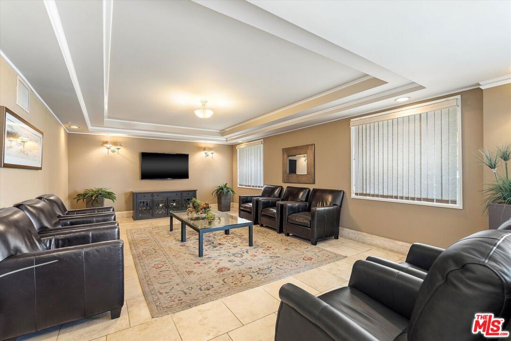 620 S Gramercy Place 327 Property Photo 5