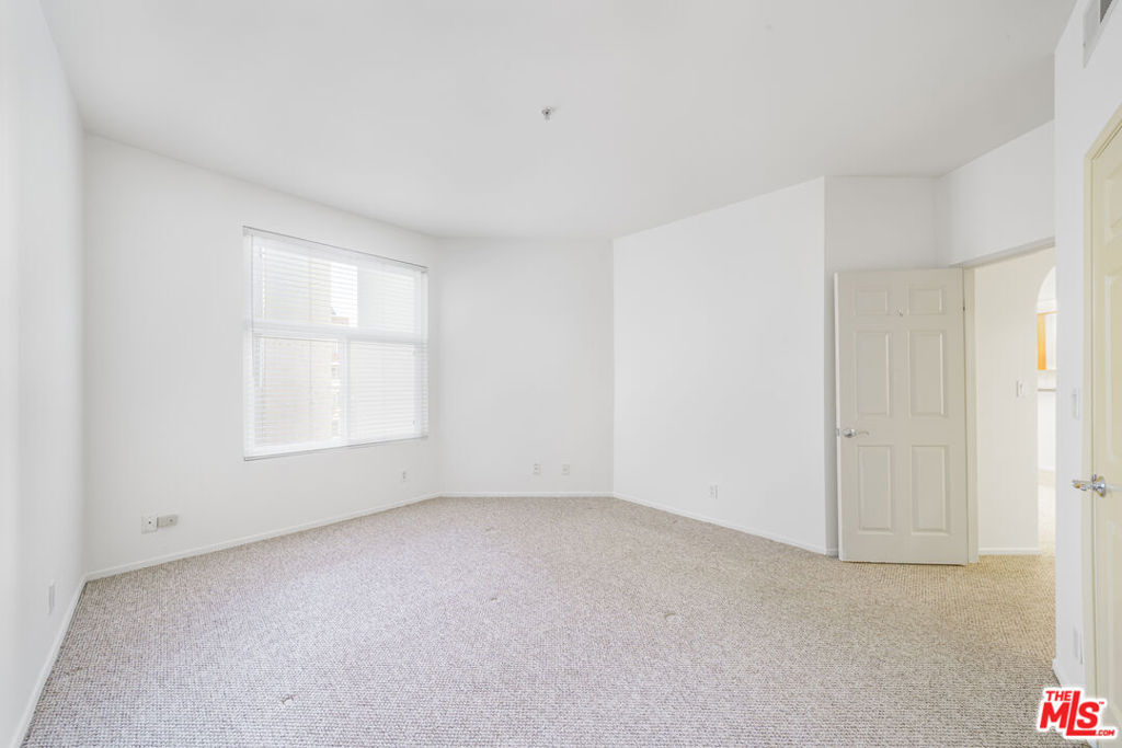 620 S Gramercy Place 327 Property Photo 8