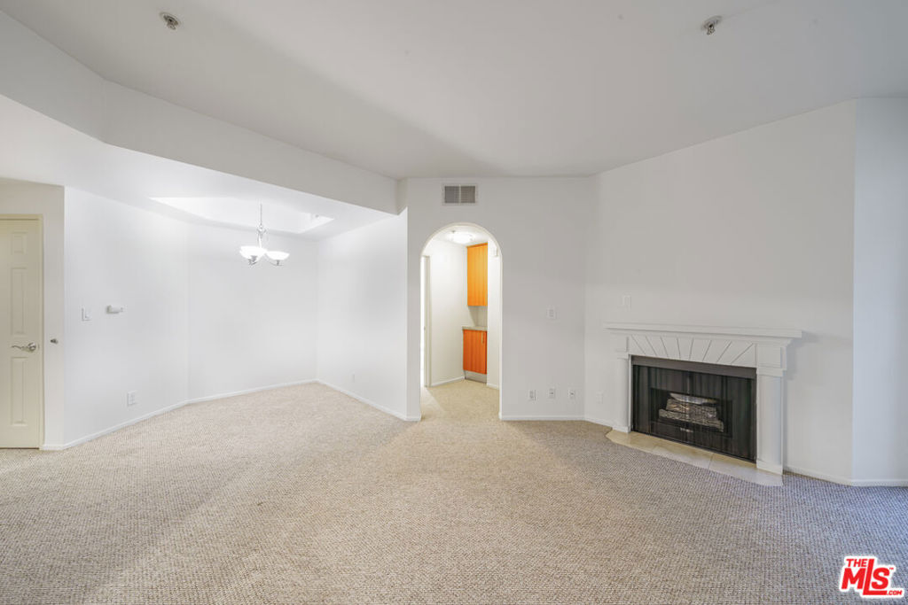 620 S Gramercy Place 327 Property Photo 9