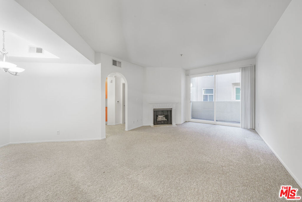 620 S Gramercy Place 327 Property Photo 10