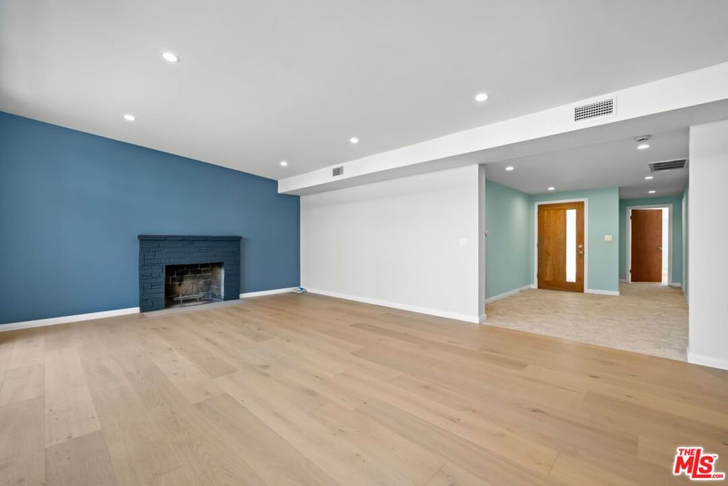 11919 Weir Street Property Photo 6
