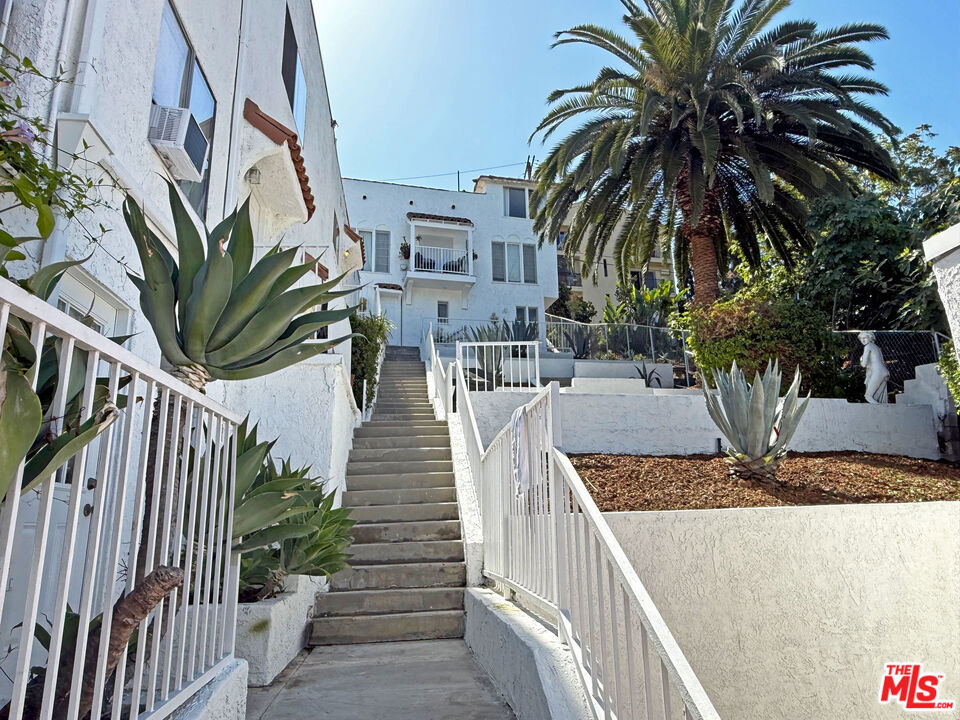 722 Echo Park Avenue Property Photo 8