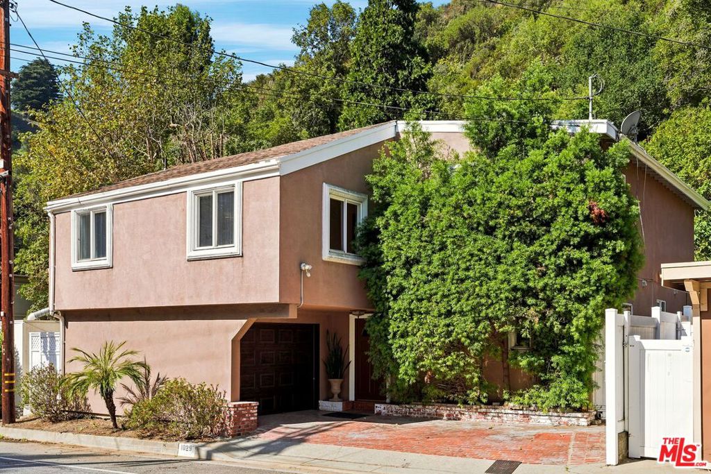 1029 N Beverly Glen Boulevard Property Photo 3
