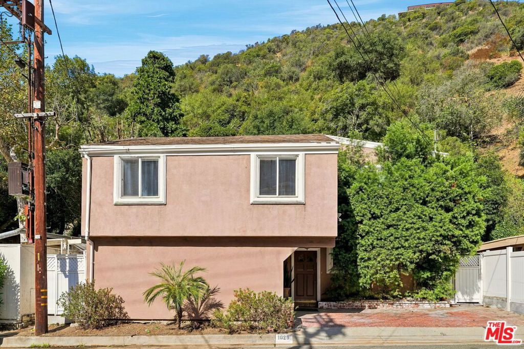 1029 N Beverly Glen Boulevard Property Photo 4