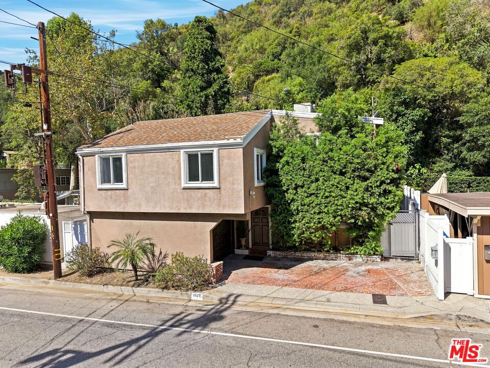 1029 N Beverly Glen Boulevard Property Photo 5
